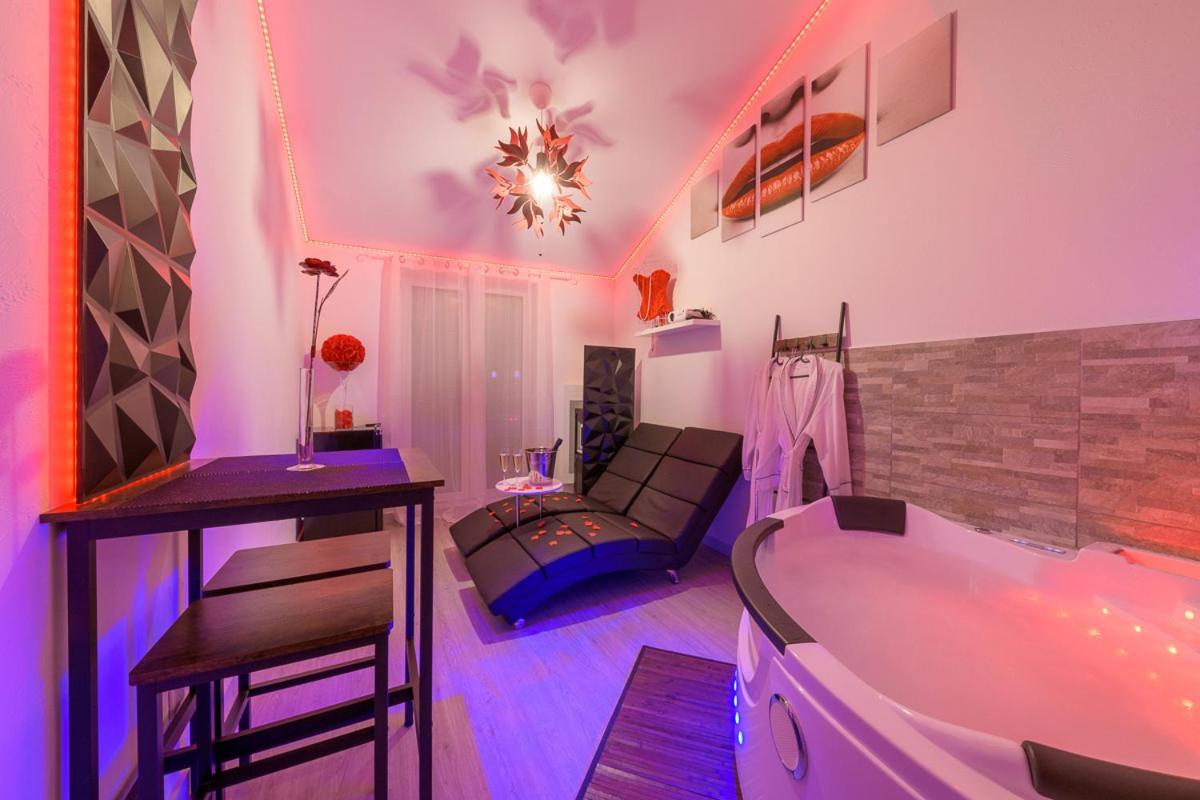 Love Room - Suite Romantique Avec Spa Privatif Le Puy-en-Velay Exterior photo