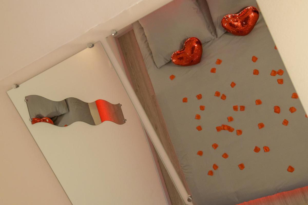 Love Room - Suite Romantique Avec Spa Privatif Le Puy-en-Velay Exterior photo