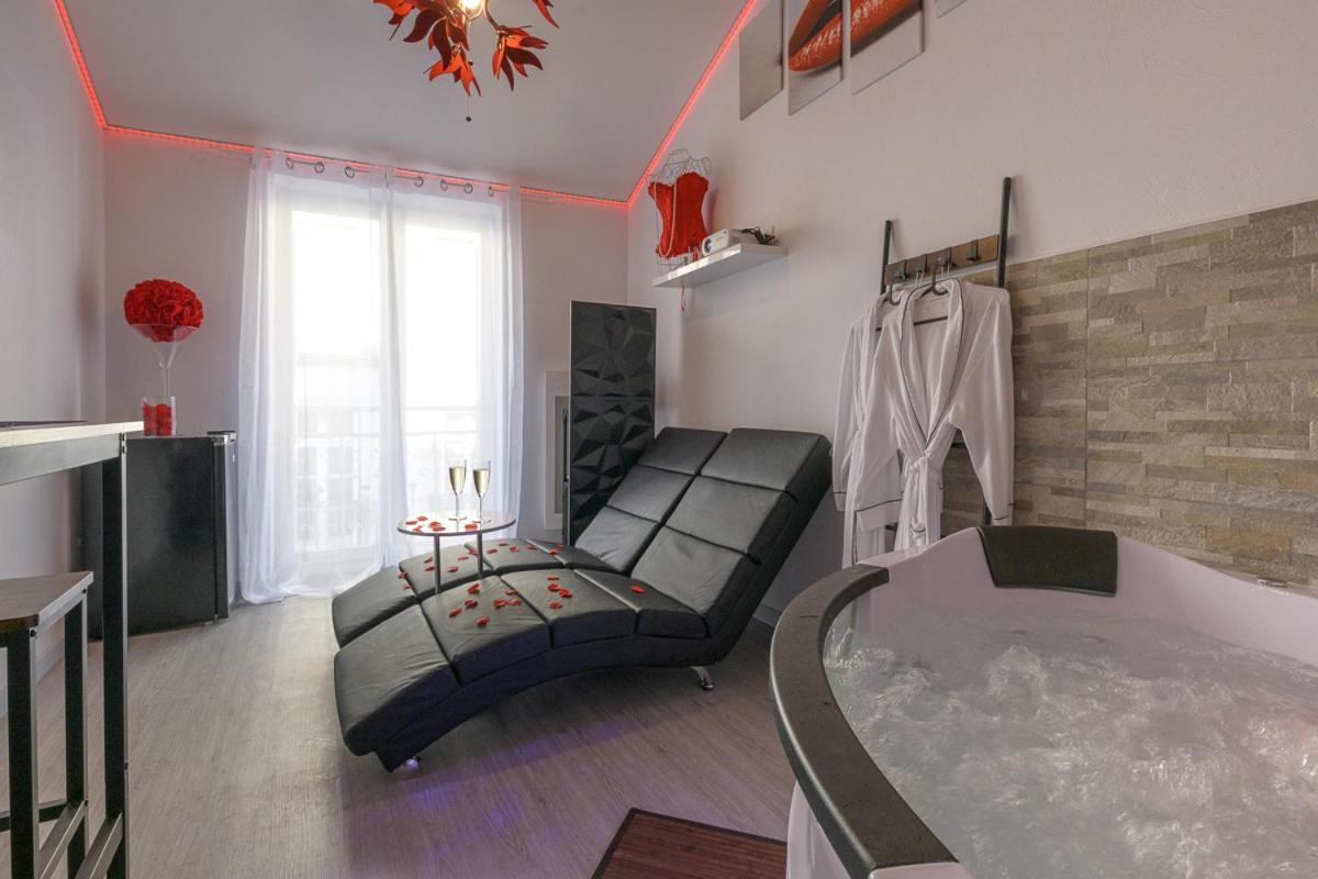 Love Room - Suite Romantique Avec Spa Privatif Le Puy-en-Velay Exterior photo