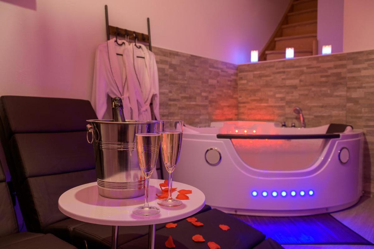 Love Room - Suite Romantique Avec Spa Privatif Le Puy-en-Velay Exterior photo